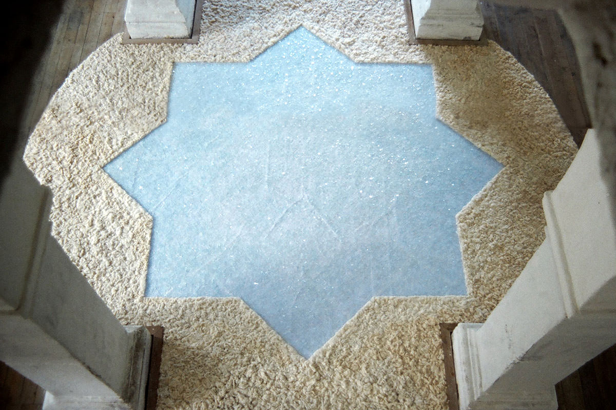 Read more about the article Ornament im Raum 01
